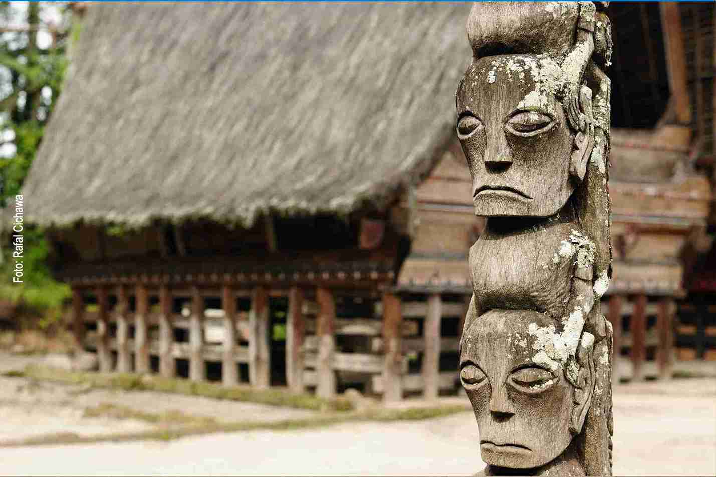 Batak-Schnitzerei und Totem